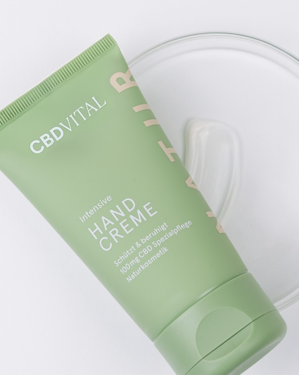 Mit CBD und Kamillenöl Mit CBD und Kamillenöl